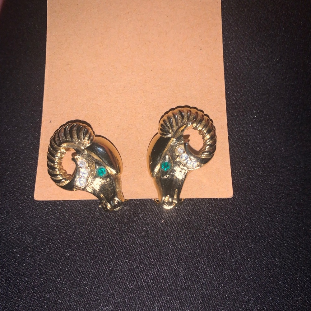 Beautiful New without tagsVintage K.J.L Avon gold Ram earrings